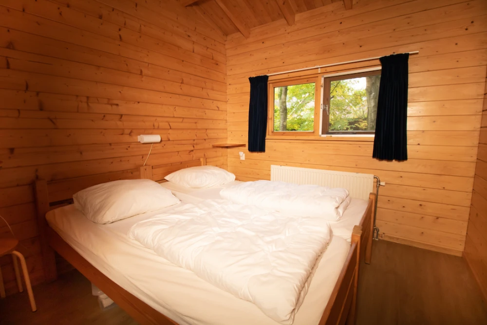 Slaapkamer in Het Houten huis – comfortabele inrichting voor 4 personen, ideaal voor een verblijf in de Achterhoek.
