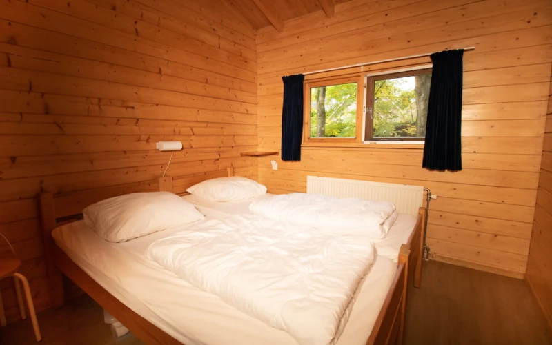 Slaapkamer in Het Houten huis – comfortabele inrichting voor 4 personen, ideaal voor een verblijf in de Achterhoek.