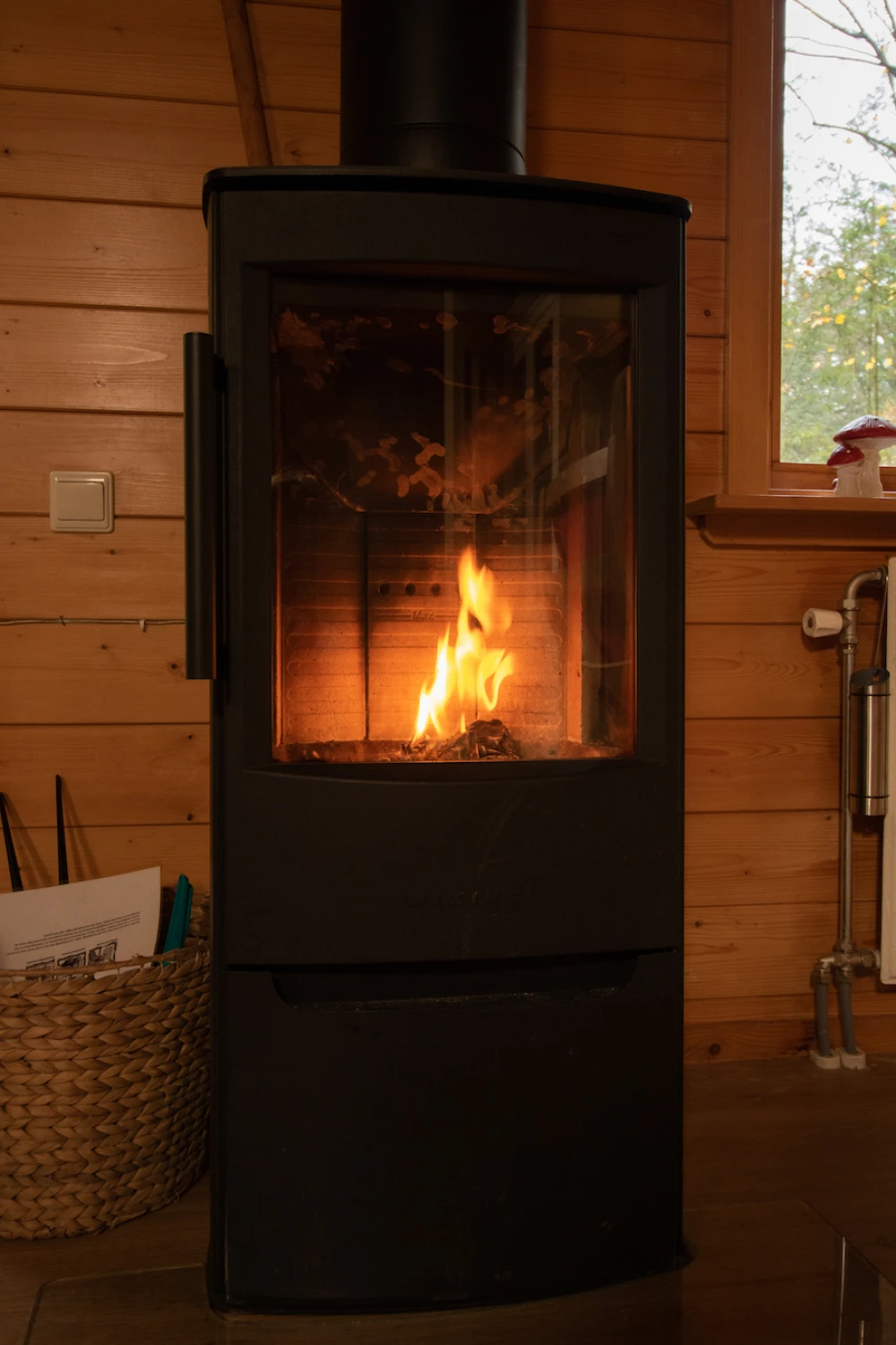 Het Houten huis – vrijstaand het houten huis voor 4 personen, met houten bungalow, houtkachel, privacy, midden in de bosrijke natuur.