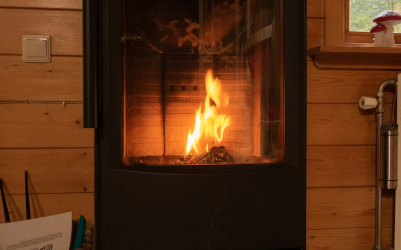 Het Houten huis – vrijstaand het houten huis voor 4 personen, met houten bungalow, houtkachel, privacy, midden in de bosrijke natuur.