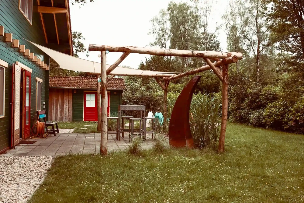 Bosschhuis – ruime bostuin met veel privacy, perfect omringd door groen en rust. Ideaal voor een ontspannen verblijf in de Achterhoek.