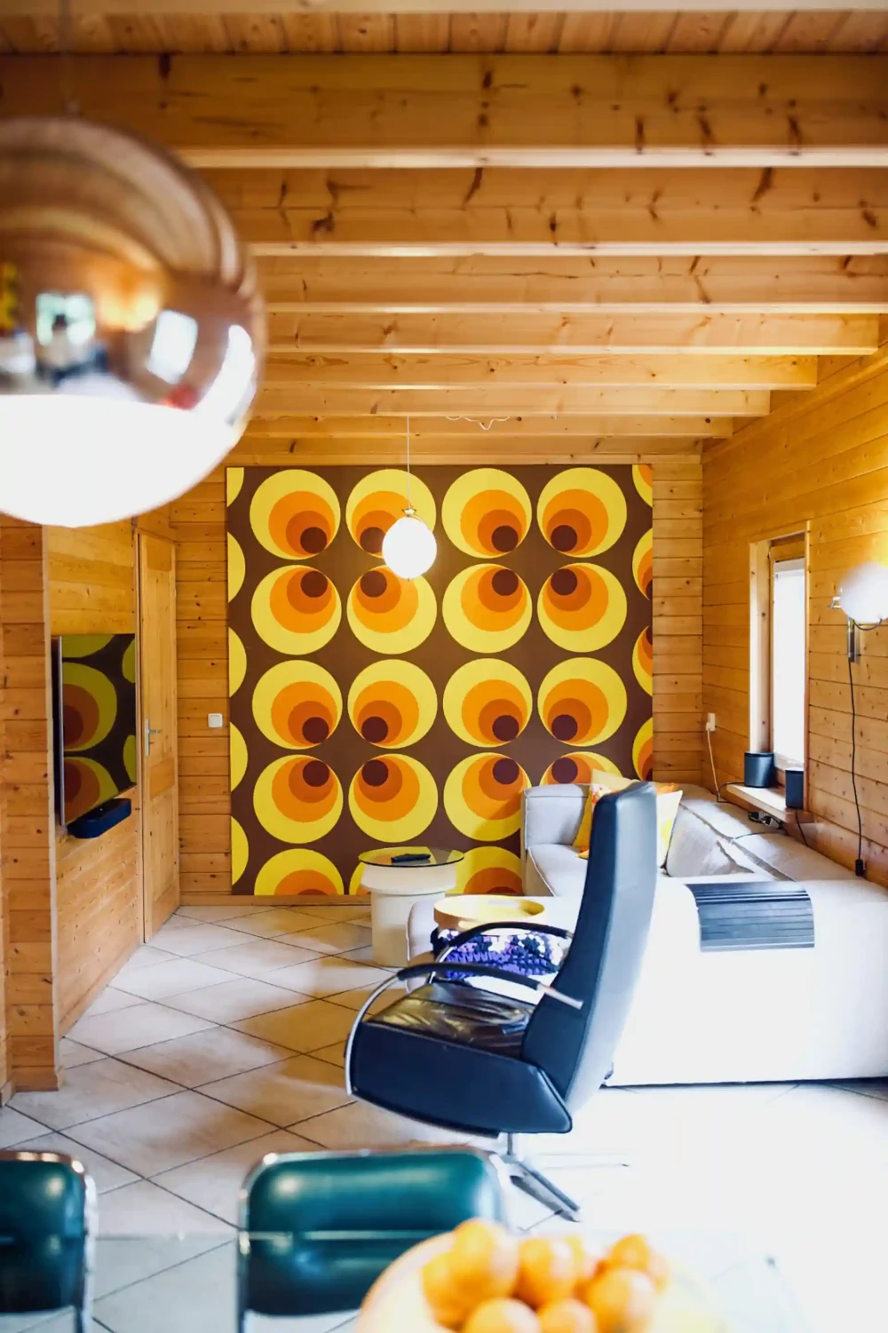 Woonkamer van Bosschhuis – sfeervolle en lichte zithoek met uitzicht op het bos, midden in de natuur van vakantiepark Achterhoek Bungalow.
