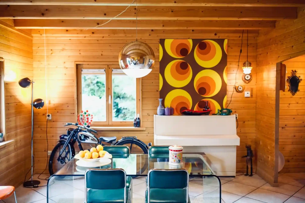 Woonkamer van Bosschhuis – sfeervolle en lichte zithoek met uitzicht op het bos, midden in de natuur van vakantiepark Achterhoek Bungalow.