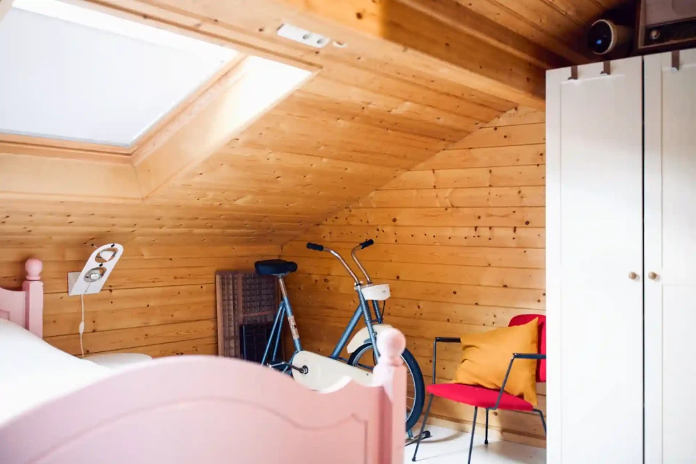 Slaapkamer in Bosschhuis – comfortabele inrichting voor een goede nachtrust in een bosrijke, rustige omgeving.