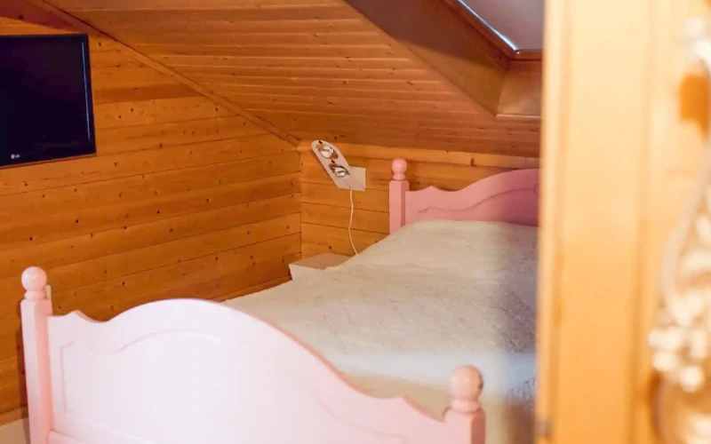 Slaapkamer in Bosschhuis – comfortabele inrichting voor een goede nachtrust in een bosrijke, rustige omgeving.