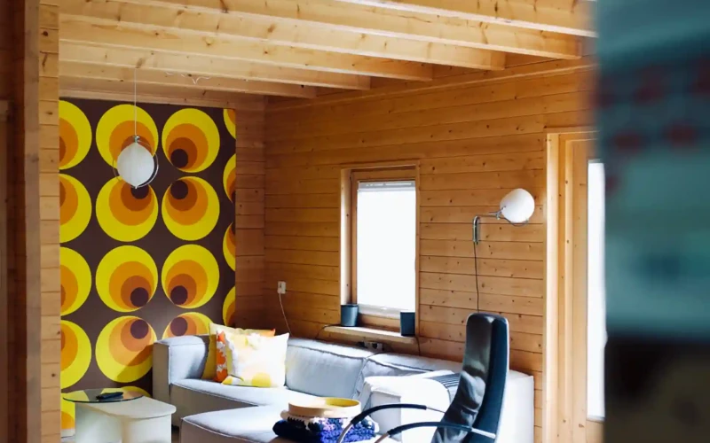 Woonkamer van Bosschhuis – sfeervolle en lichte zithoek met uitzicht op het bos, midden in de natuur van vakantiepark Achterhoek Bungalow.