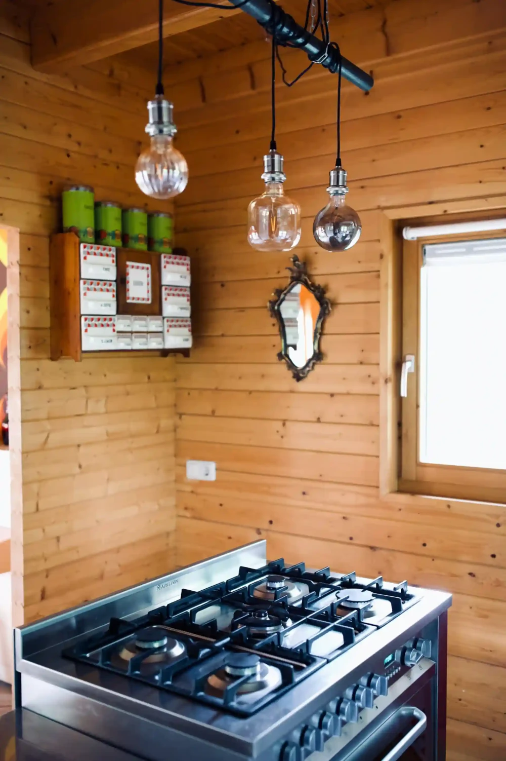Keuken van Bosschhuis – compleet ingerichte keuken met eettafel, ideaal voor een huiselijk verblijf midden in de Achterhoek.