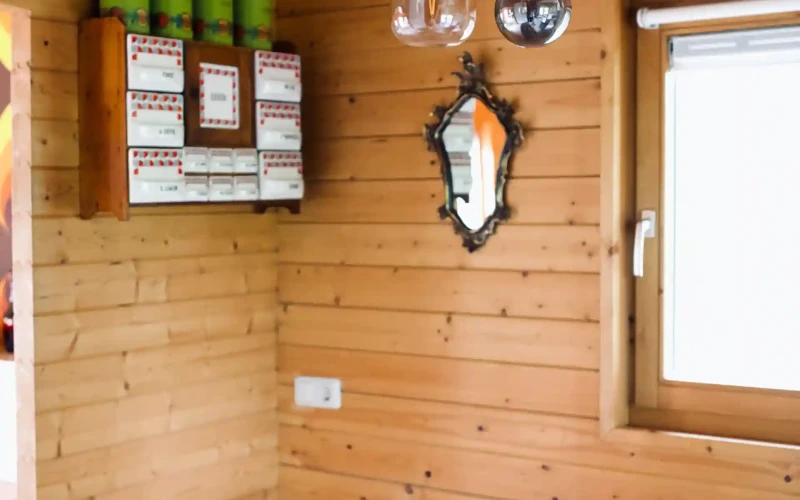 Keuken van Bosschhuis – compleet ingerichte keuken met eettafel, ideaal voor een huiselijk verblijf midden in de Achterhoek.