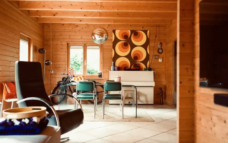 Woonkamer van Bosschhuis – sfeervolle en lichte zithoek met uitzicht op het bos, midden in de natuur van vakantiepark Achterhoek Bungalow.
