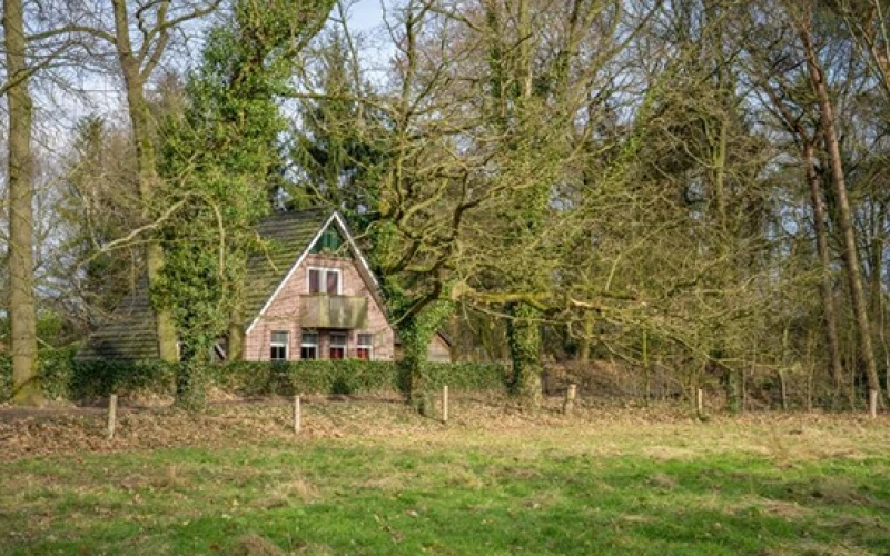 Stoverink – vrijstaand stoverink voor 6 personen, met mindervalide, omheinde tuin, prachtige ligging, privacy met omheinde tuin, midden in de bosrijke natuur.