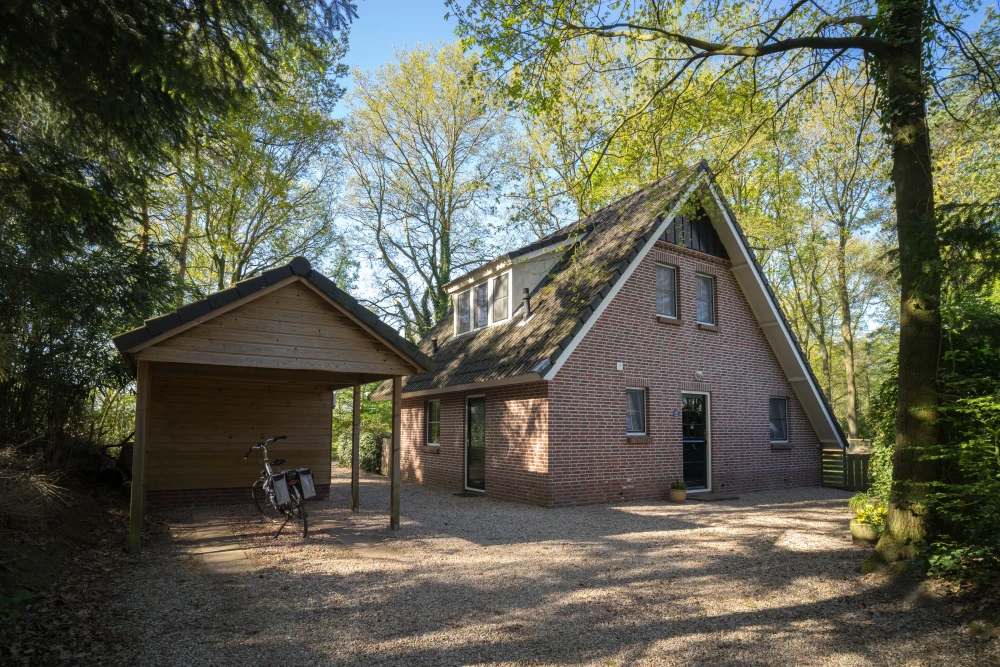 Stoverink – vrijstaand stoverink voor 6 personen, met mindervalide, omheinde tuin, prachtige ligging, privacy met omheinde tuin, midden in de bosrijke natuur.