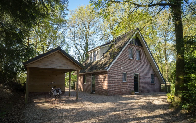 Stoverink – vrijstaand stoverink voor 6 personen, met mindervalide, omheinde tuin, prachtige ligging, privacy met omheinde tuin, midden in de bosrijke natuur.