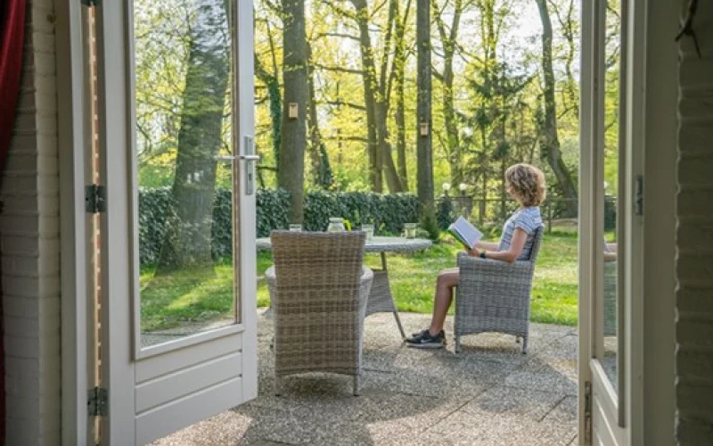Stoverink – vrijstaand stoverink voor 6 personen, met mindervalide, omheinde tuin, prachtige ligging, privacy met omheinde tuin, midden in de bosrijke natuur.