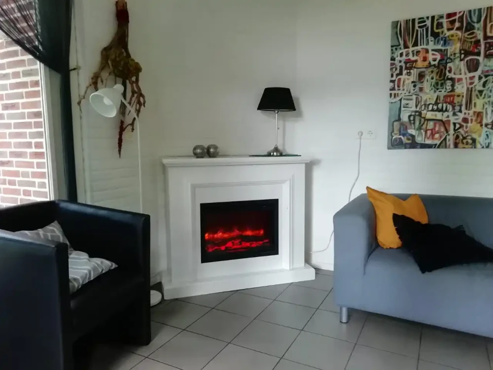 Woonkamer van Stoverink – sfeervolle zithoek met mindervalide, omheinde tuin, prachtige ligging, privacy, met uitzicht op het groen. Huisdieren welkom.