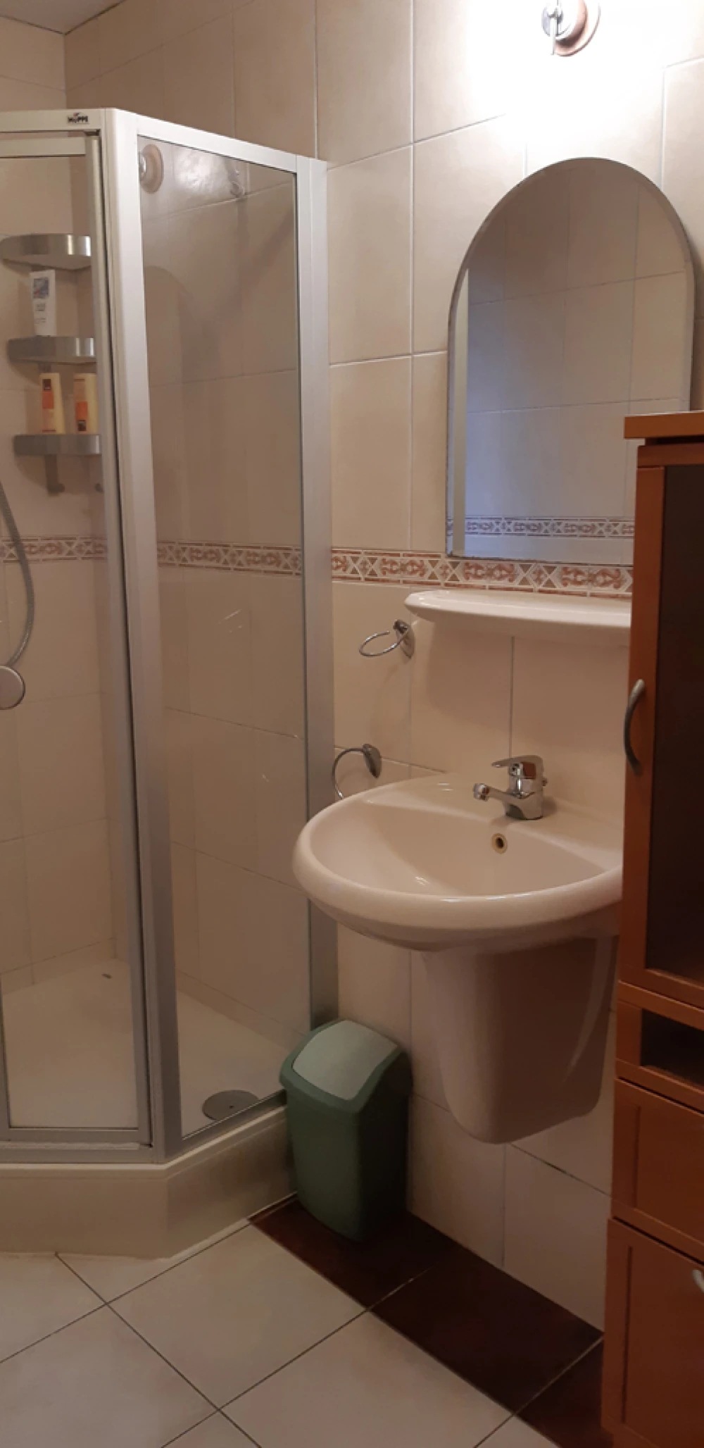 Badkamer in Hulze – comfortabele inrichting voor 6 personen, ideaal voor een verblijf in de Achterhoek.
