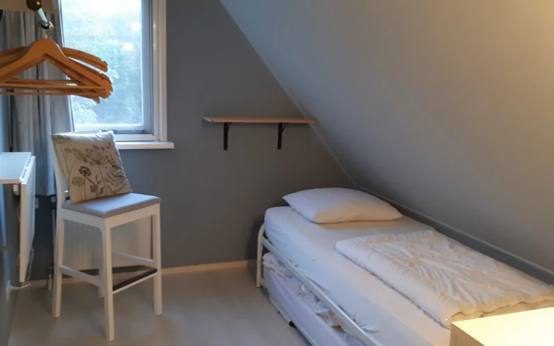Slaapkamer in Hulze – comfortabele inrichting voor 6 personen, ideaal voor een verblijf in de Achterhoek.